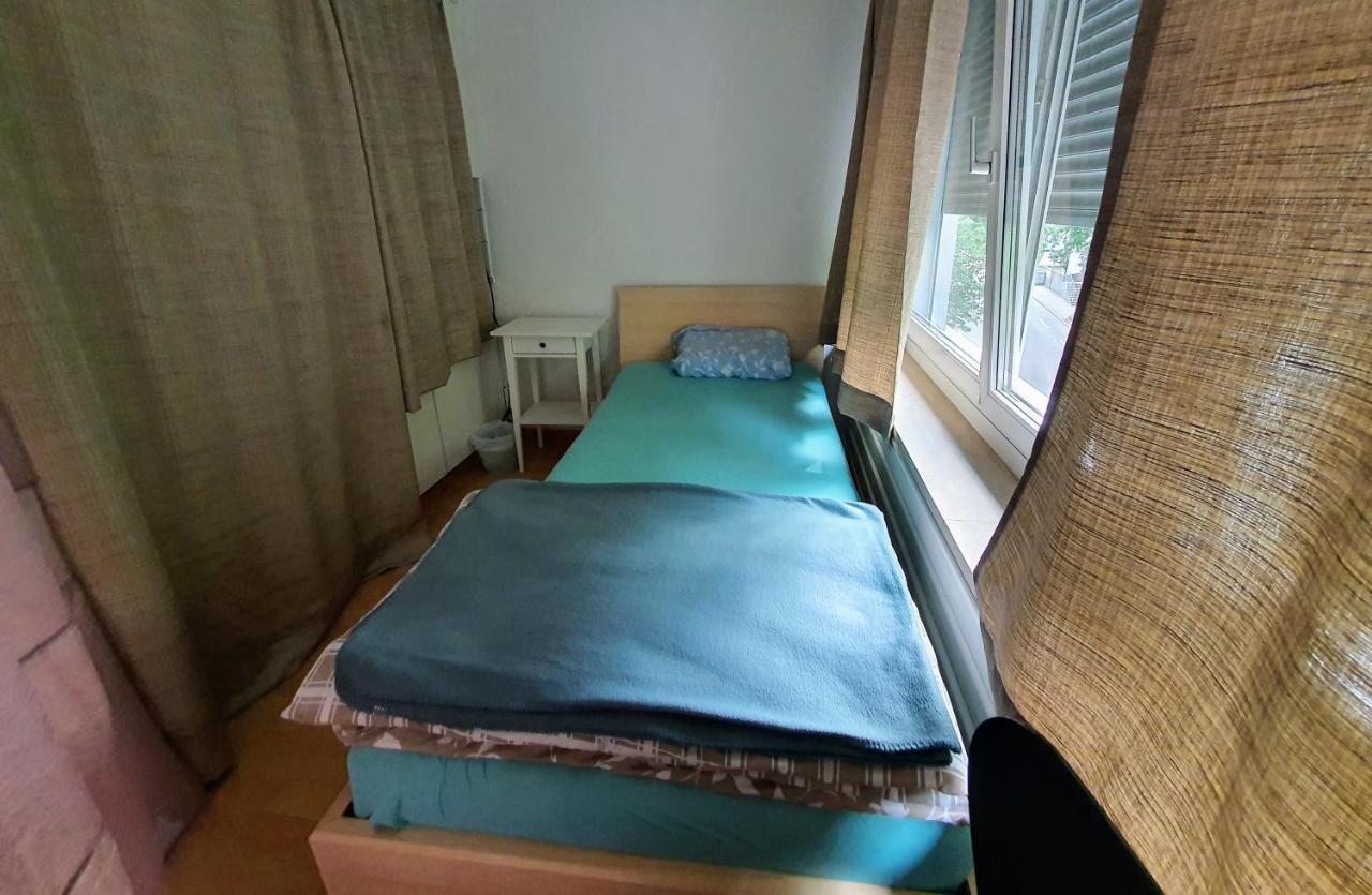 Private Bed In A Shared Spacious Apartment 세인트갈렌 객실 사진